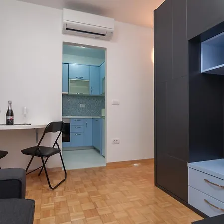 Apartment Gal *